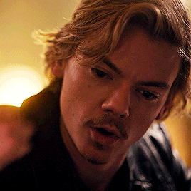 The Queens Gambit Thomas Brodie Sangster GIF - The Queens Gambit