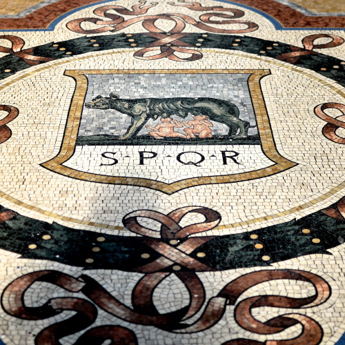 welcometoitalia:romeingshutter: Senatus Populusque Romanus, Galleria Vittorio Emanuele II, Milano, I