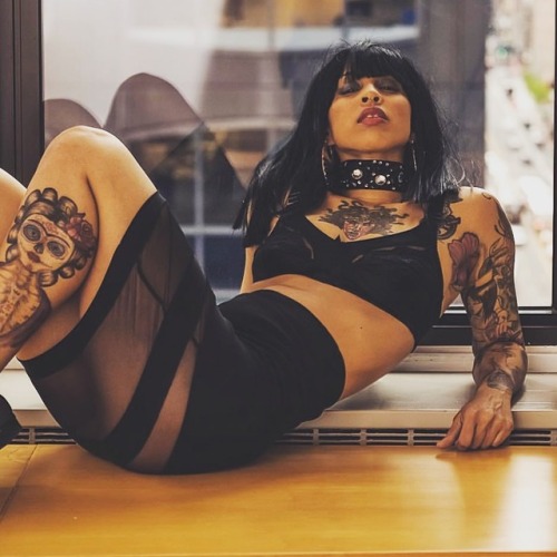 blackgirlsinked:This photo totally excites me, it’s so bad ass @angelreignsnyc