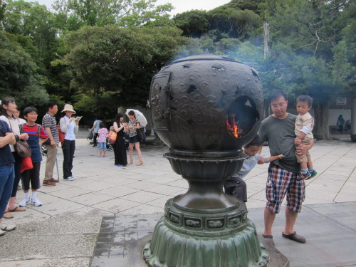 長谷、鎌倉 Hase, Kamakura There is a giant buddha here. We visited it.