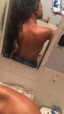 chewedupclick:  dirty mirror bathroom selfies