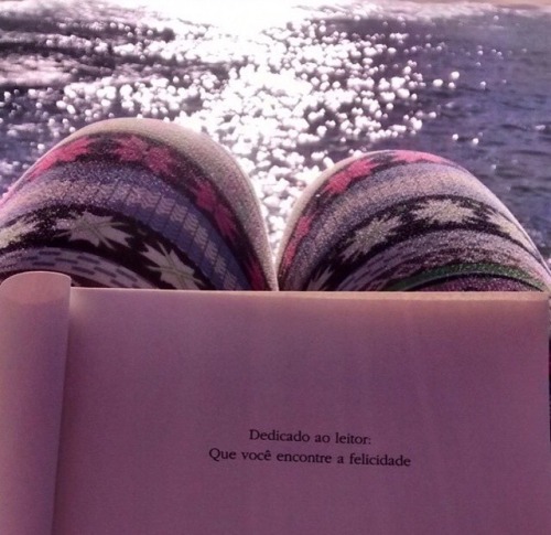 raizdtodobem:  “Dedicado ao leitor: Que você encontre a felicidade.”