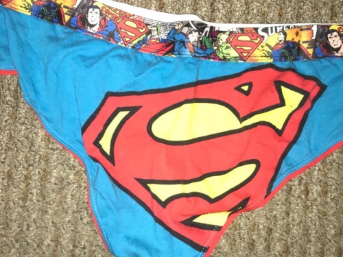 jklthong:lollyzebra:Help me reblog my wet used super girl panties!Mmmmm
