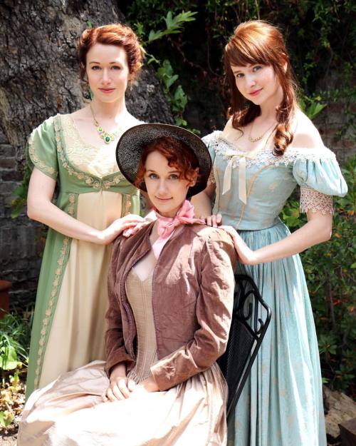 marykatewiles:Just three redheaded ladies who used to be sisters hanging out in period garb. Huge 