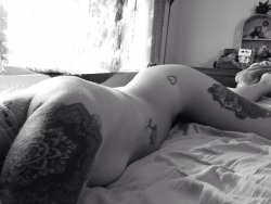 reesuhhh:  My boyfriends new favorite hobby is taking photos of me while I sleep. I find new ones every morning. … 