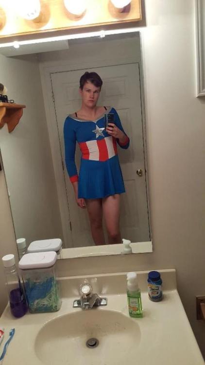 chicago-sissy:  It’s been a while since I received a photo submission from a sissy who took th