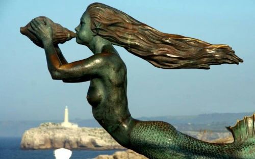 mermaidenmystic:Sirena Magdalena mermaid statue figurehead in Santander, Spain