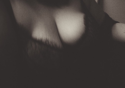 Porn photo nakednewsgirl:  Lace noir.