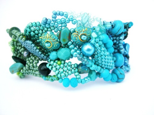 www.etsy.com/listing/690635296/turquoise-bracelet-for-women-beaded?ref=shop_home_active_17&a