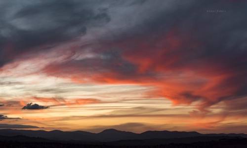 Soft dusk colours over the Brindabellas … #canberra #cbr #brindabellas #brindabellaranges #au