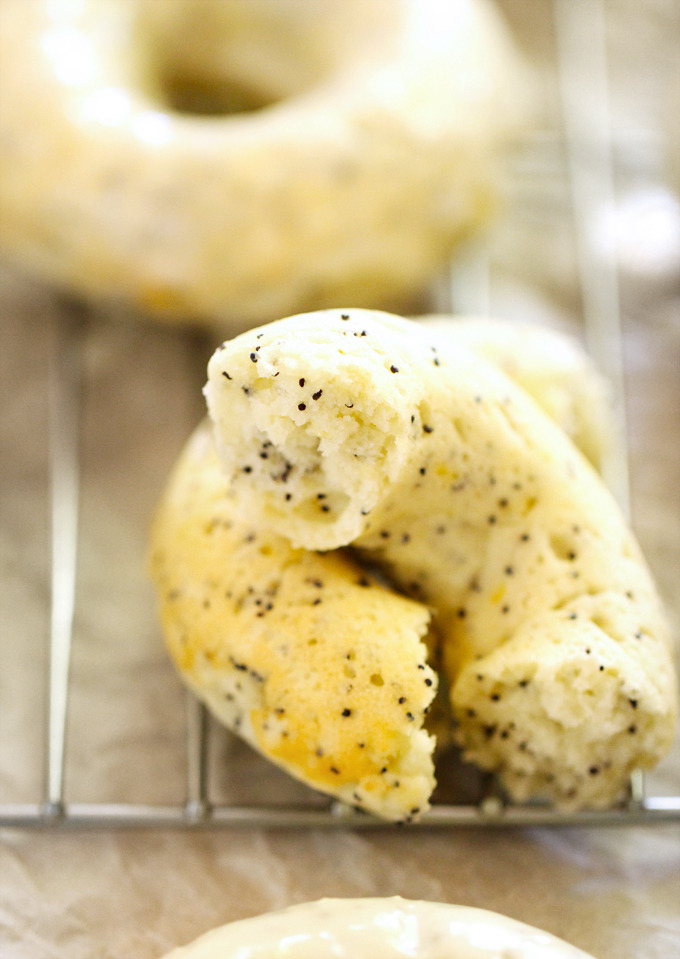 foodffs:  Baked Lemon Poppyseed Donuts with a Lemon Ginger Glaze	 Really nice recipes.