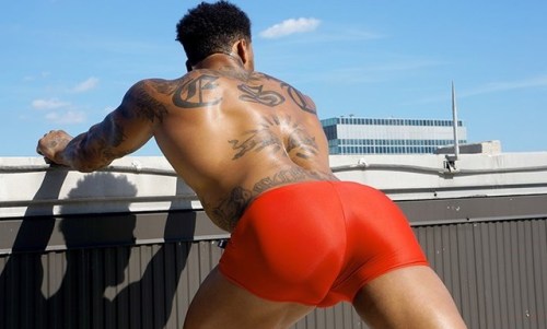 b-b101:(via DNA Magazine - The KING Is Back! - Part 3 (NSFW-ish)) 