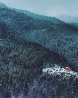 landscape-photo-graphy:10 Lonely Little Houses