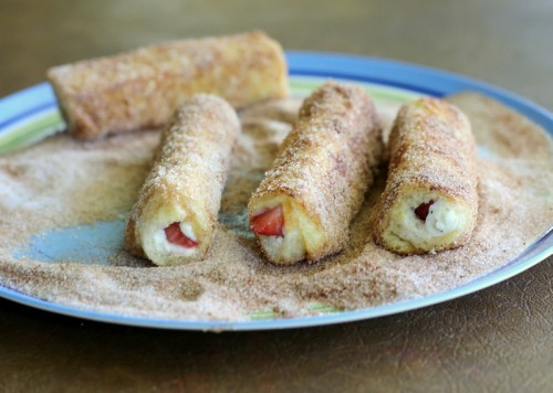 thecakebar:  French Toast Rollups Tutorial {click link for full tutorial} 