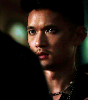 highwarlockofbrooklyn:Magnus Bane in detail – Episode 2x01 ‘This Guilty Blood’