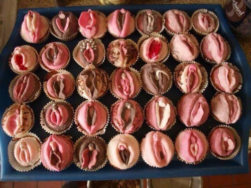 ilovepreggosandpanties:  Mmm…I want to eat everyone single last one of those pussy cupcakes! Yummy!!!