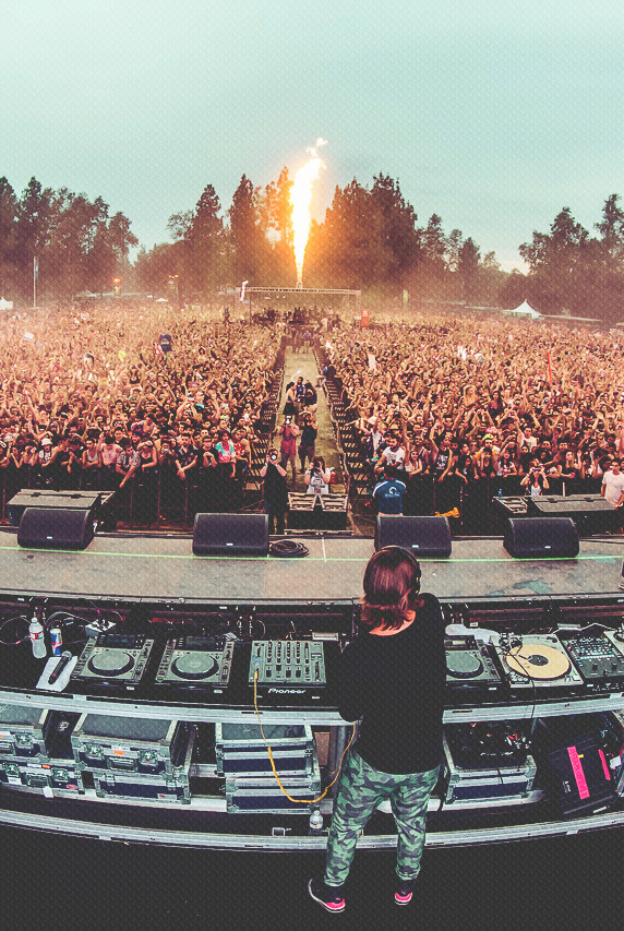 rave-nation:  Axwell at Hard Summer | Alexgperez.com 
