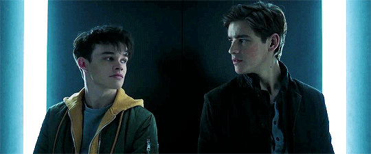 captainpoe:Dick Grayson meets the new Robin, Jason Todd.