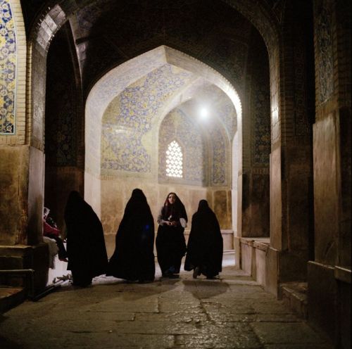 ghamzadi:   Women arrive for Friday prayers at the Blue Mosque  Isfahan, Iran [Photo: Olivia Arthur,