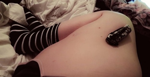 masochistsiren:  A small bit of knife play for you guys :3 &lt;3 also im having a contest for my