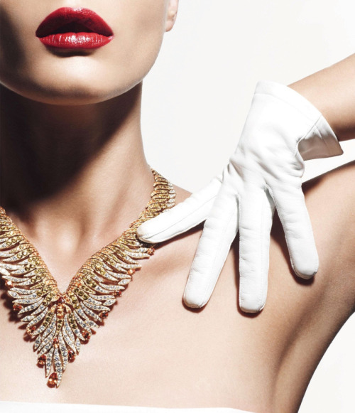  Crystal Renn in “Close-Up” by Thomas Lagrange for Vogue Paris, October 2013 