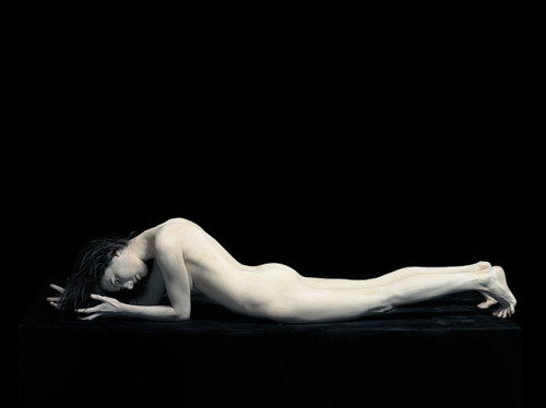 lesmouches:  Bodies by Nadav Kander. 