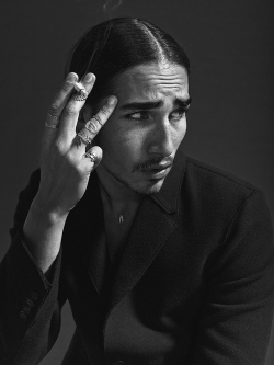  Willy Cartier for Oyster Photo © Nabil ElderkinJewelry: Corpus Christi 