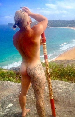alanh-me:   20k+ follow all things gay, naturist and “eye catching”  