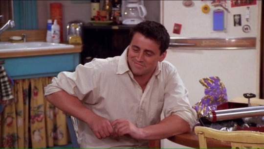 smile-more-and-cry-less:  —Oye……tenemos que hablar.