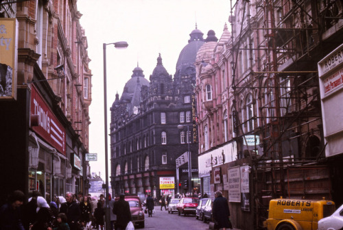 vintageeveryday:70 fascinating vintage color photographs that capture life in Leeds in the 1970s.