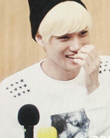 jongin-a-blog:  Kai looking gorgeous with his new blonde hair~ 