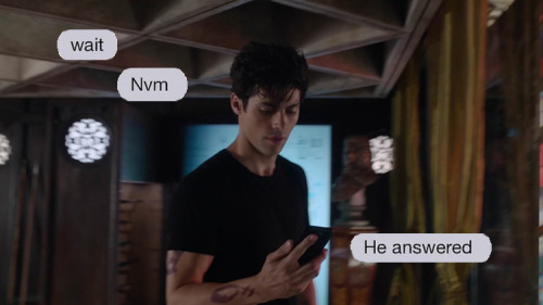 legionoftheblackdove:Shadowhunters &amp; text messages 25/?