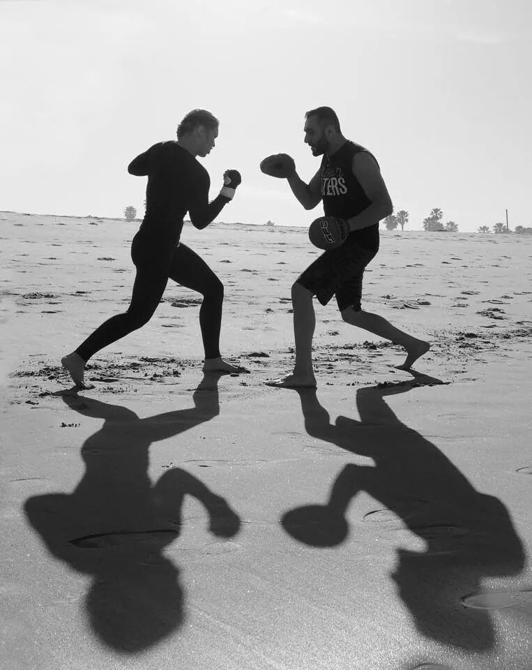 fightgifs:  Rousey working the mitts on the beach. That’s the life. 
