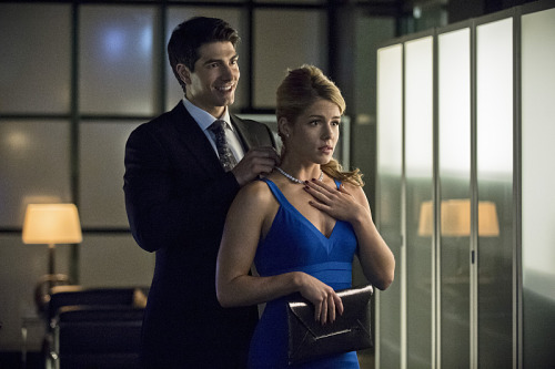 charlotte-90:Stills for Arrow 3x07 “Draw back your bow”I’m a little shocked, but I just realized how