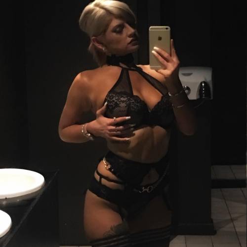 stripper-locker-room:  a.little.bit.of.magic_