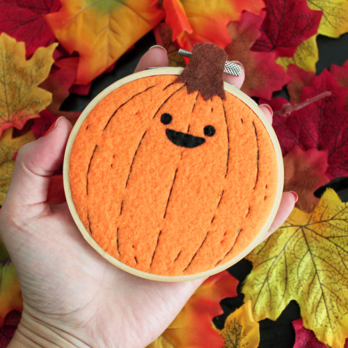 The art –> The inspirationMade three of these Tiny Face Pumpkin embroidery hoops!  I love h