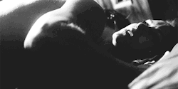 seducimi:   INDIVISIBILI  Solo il sacro è degno d essere profanato.. O.Wilde 