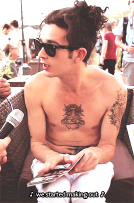 mattyhewhealy:  if you ever wanted to hear matty sing “what’s my age again?” by blink-182, here you go 