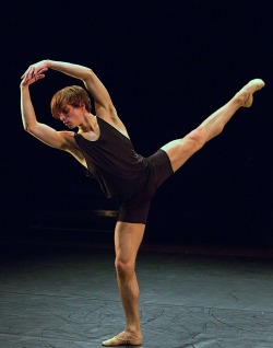 balletboys1:  Sander Blommaert Royal Ballet