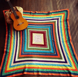 wildbindi:  Guitar And Crochet Rug