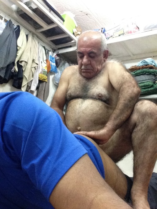 gayoviejo:  Mmmmm viejito caliente.