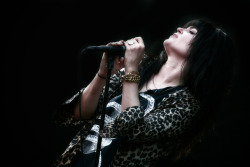 jack-white-is-judging-you:  Alison Mosshart