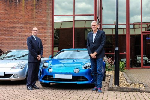 photos-mdx:Gordon Murray with his new Alpine A110