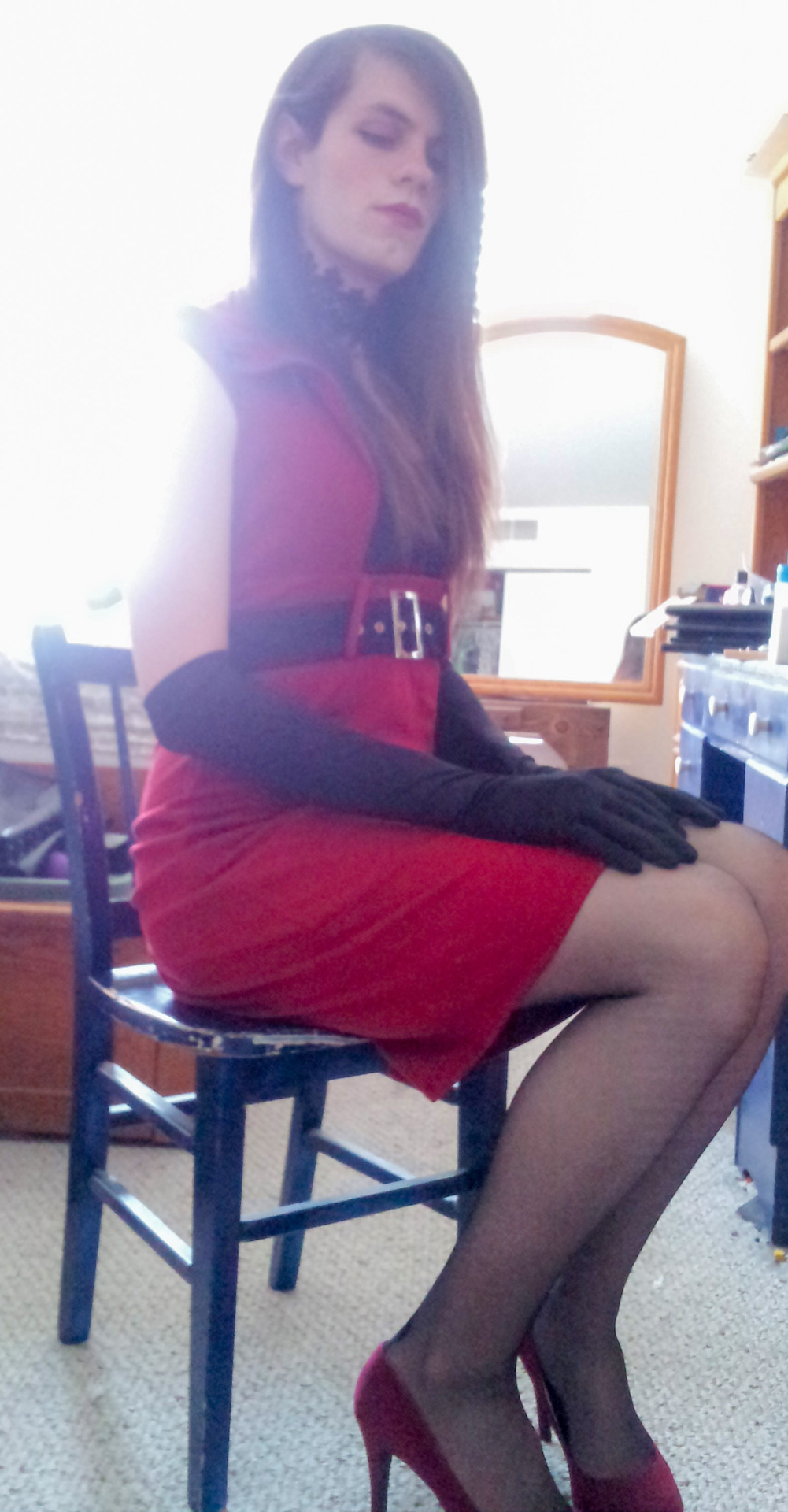 goth-sissyboi-trainer:  sarisstg:  How I imagine my first day as a secretary might