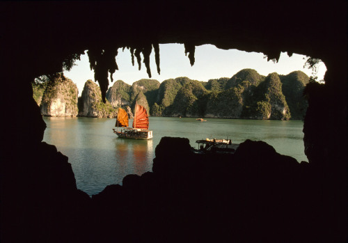 ahmedloso: Bruno BarbeyVIETNAM. The Bay of Da Long. 1995.