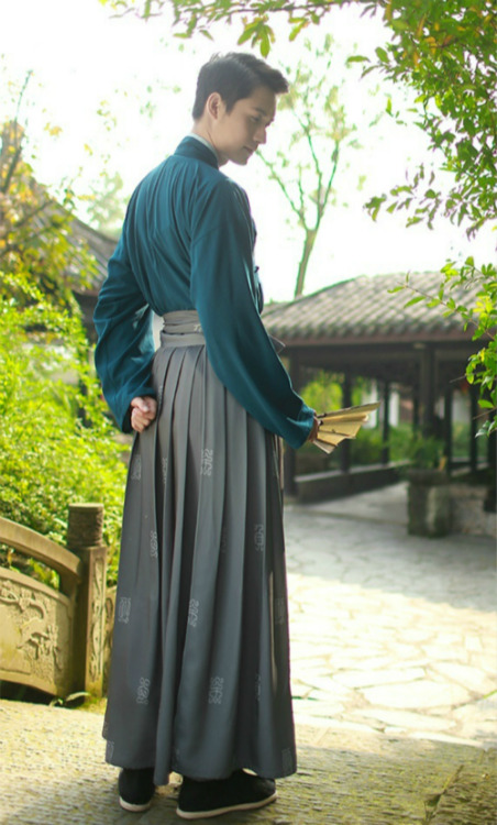 Chinese hanfu by 重回汉唐