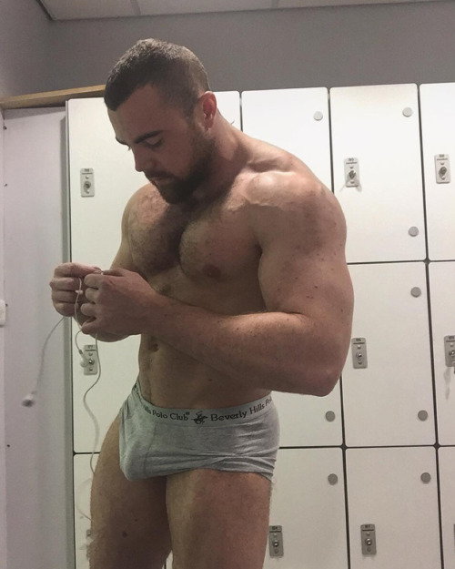schnuckbear:  PAUL MCNULTY INSTAGRAM MAJOR HOTNESS ! ! ! THREE OF SIX SETS SPLOOSH ! ! !  💦💦💦 