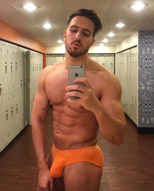 mystraightfriend:  Mystraightfriend.tumblr.com