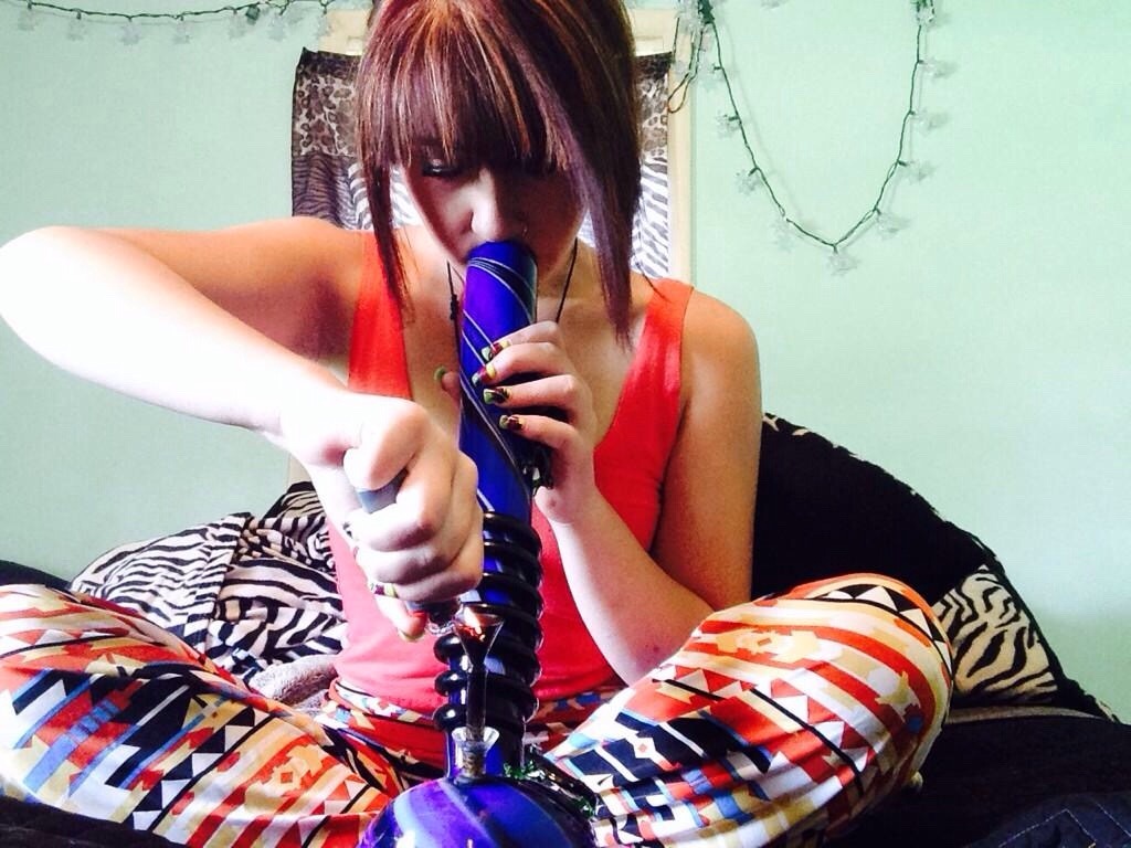 downsforlove:  I’m just really missing my bong today. 