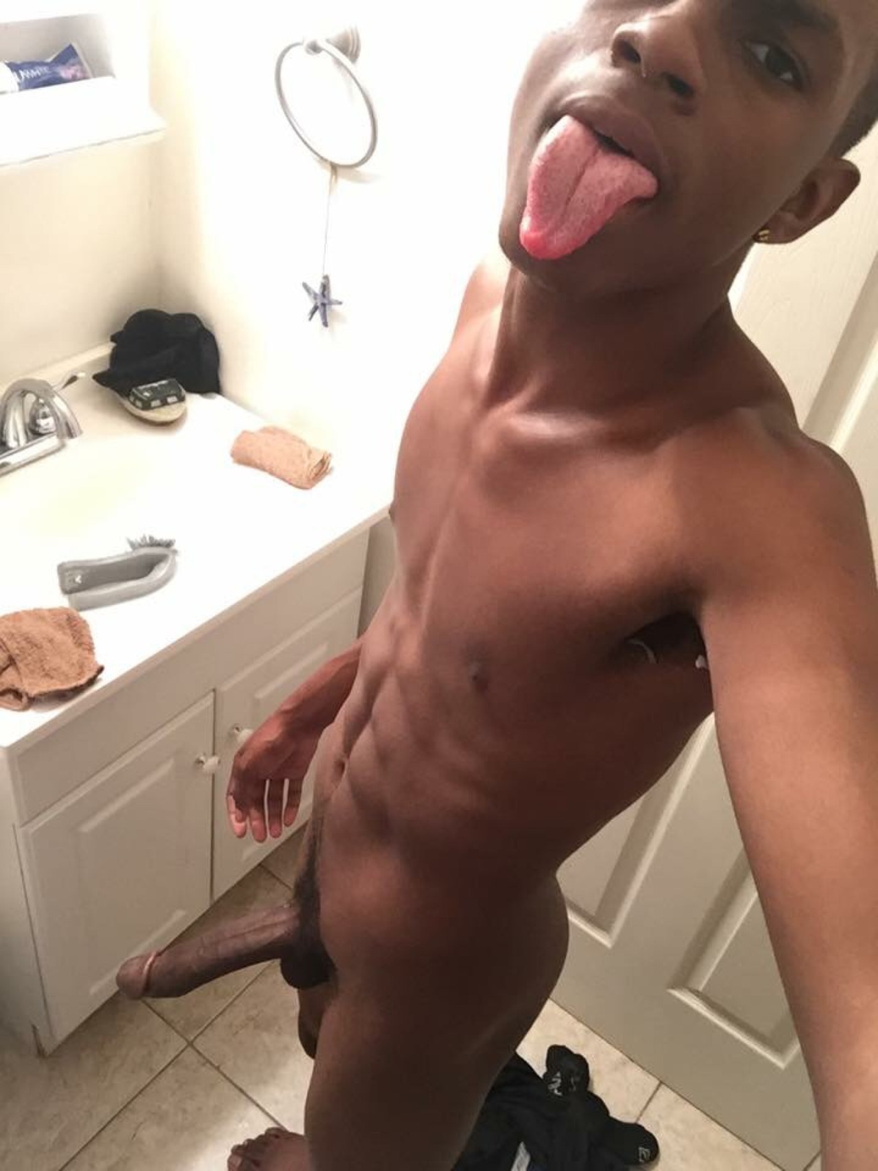 olemisstop21:  markowms:  Ig/twitter: @slimmkauai  Ok